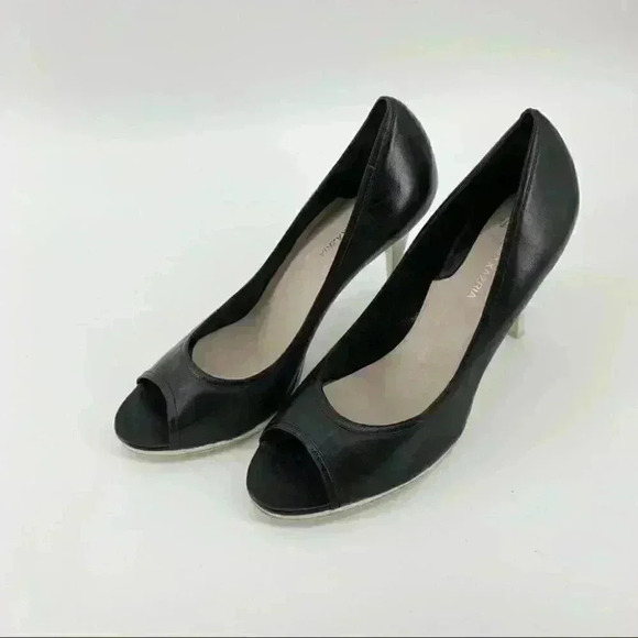 BCBGMaxAzria Two Tone Leather Pump Heels 8.5M - Picture 2 of 7